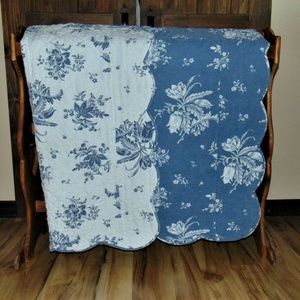 Reversible Scalloped Edge Floral Throw Quilt...